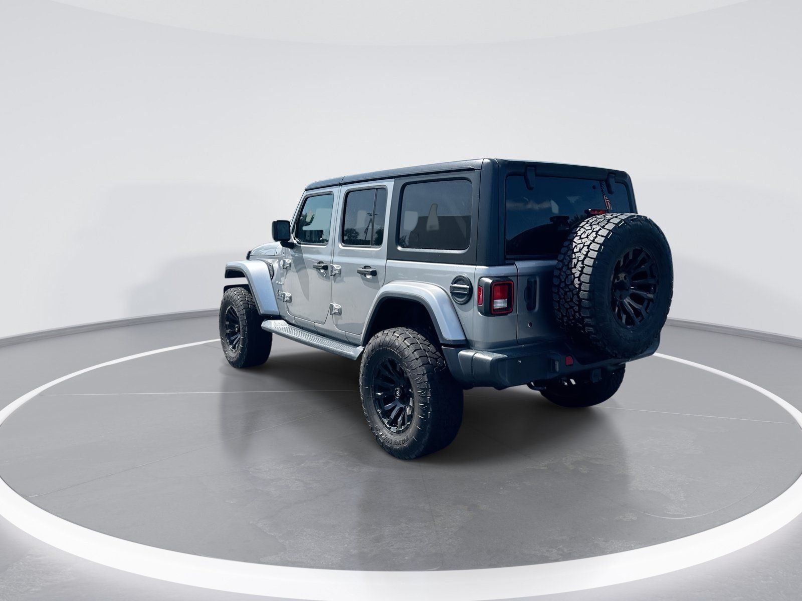 Used 2018 Jeep Wrangler Unlimited Sahara AWD/4WD image 7