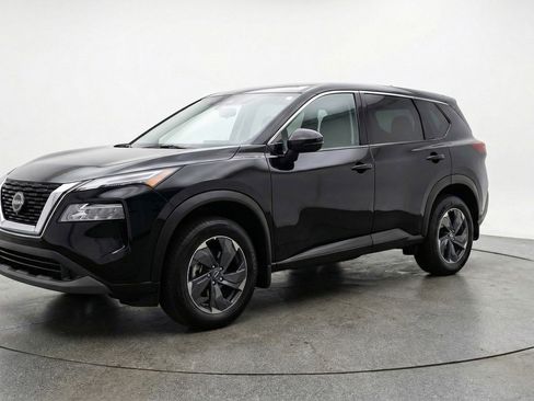 Used 2025 Nissan Rogue SV image 3