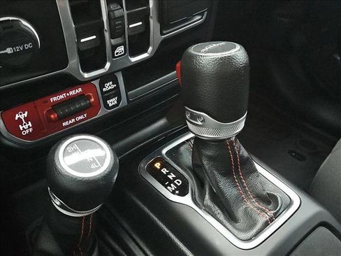 Used 2023 Jeep Gladiator Rubicon w/ LED Lighting Group AWD/4WD image 12