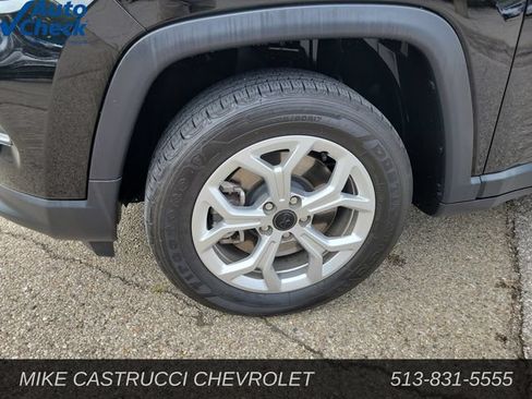 Used 2025 Jeep Compass Latitude AWD/4WD image 9