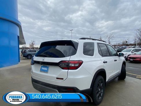 New 2025 Honda Pilot TrailSport image 11