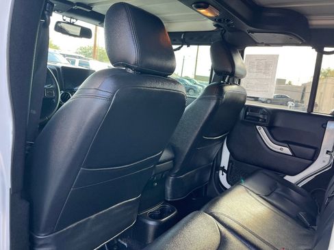 Used 2015 Jeep Wrangler Unlimited Sahara w/ Connectivity Group image 25