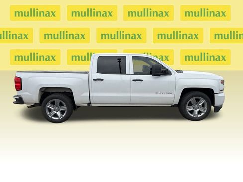 Used 2018 Chevrolet Silverado 1500 Custom w/ Custom Value Package image 12