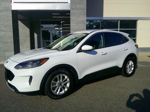 Used 2020 Ford Escape SE FWD image 3