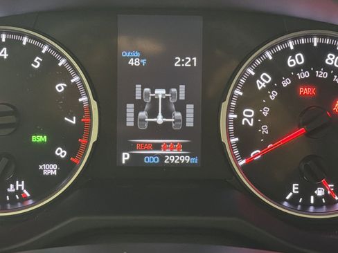 Used 2021 Toyota RAV4 XLE w/ Convenience Package image 17