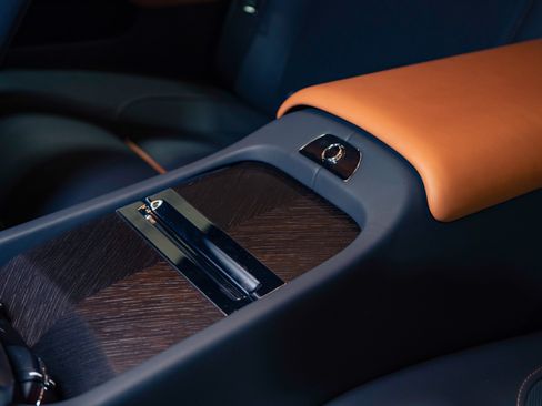 Used 2018 Rolls-Royce Wraith RWD image 44