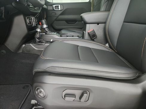 New 2025 Jeep Gladiator Sport image 20