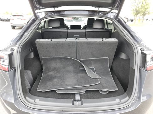 Used 2023 Tesla Model Y Long Range image 23