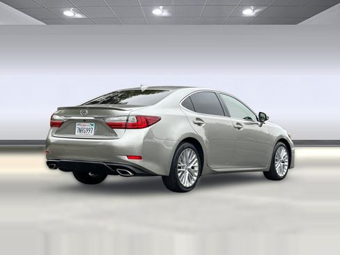 Used 2016 Lexus ES 350 w/ Luxury Package w/Wood Trim FWD image 8
