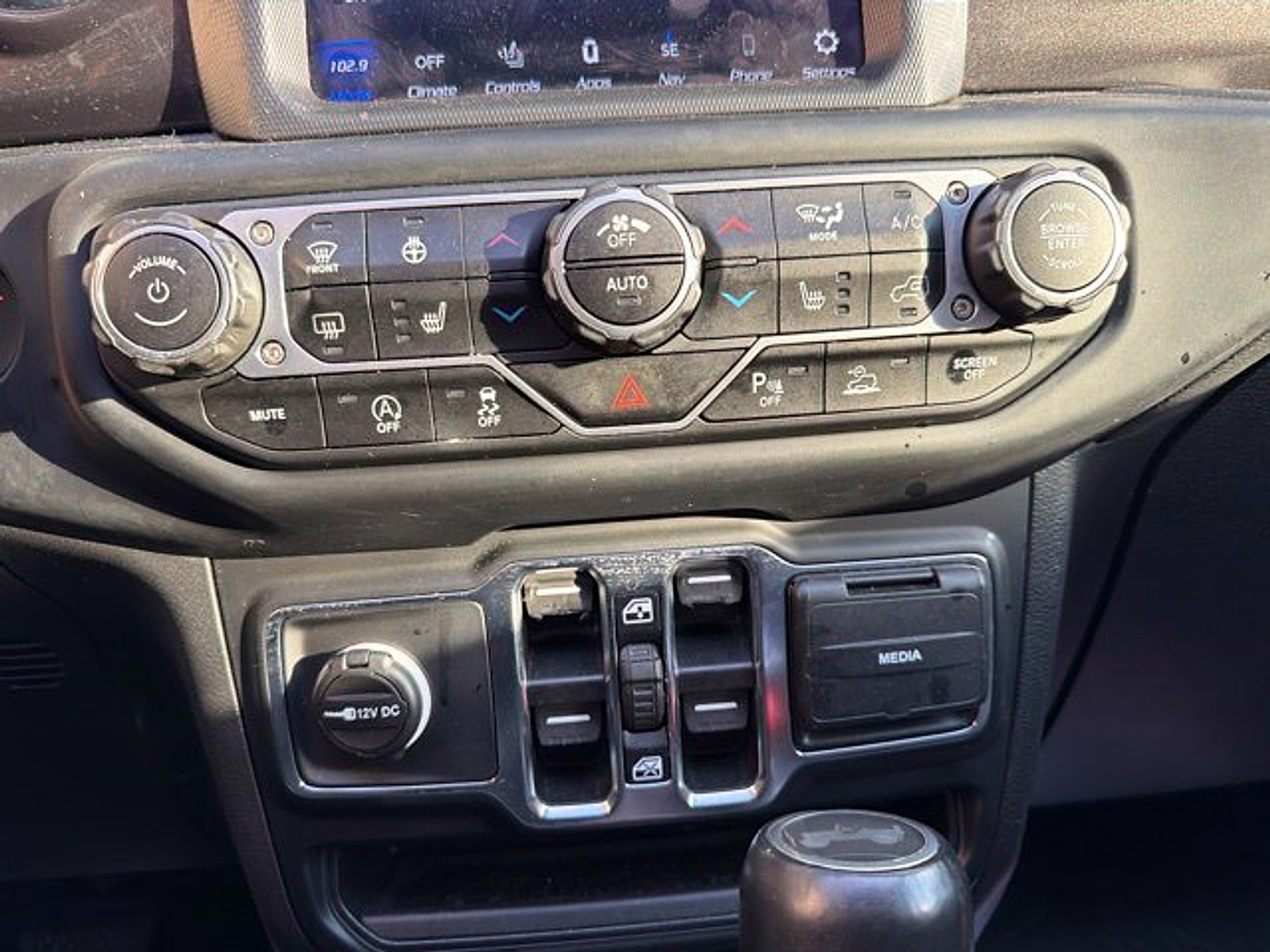 Used 2021 Jeep Wrangler Unlimited Sahara AWD/4WD image 25