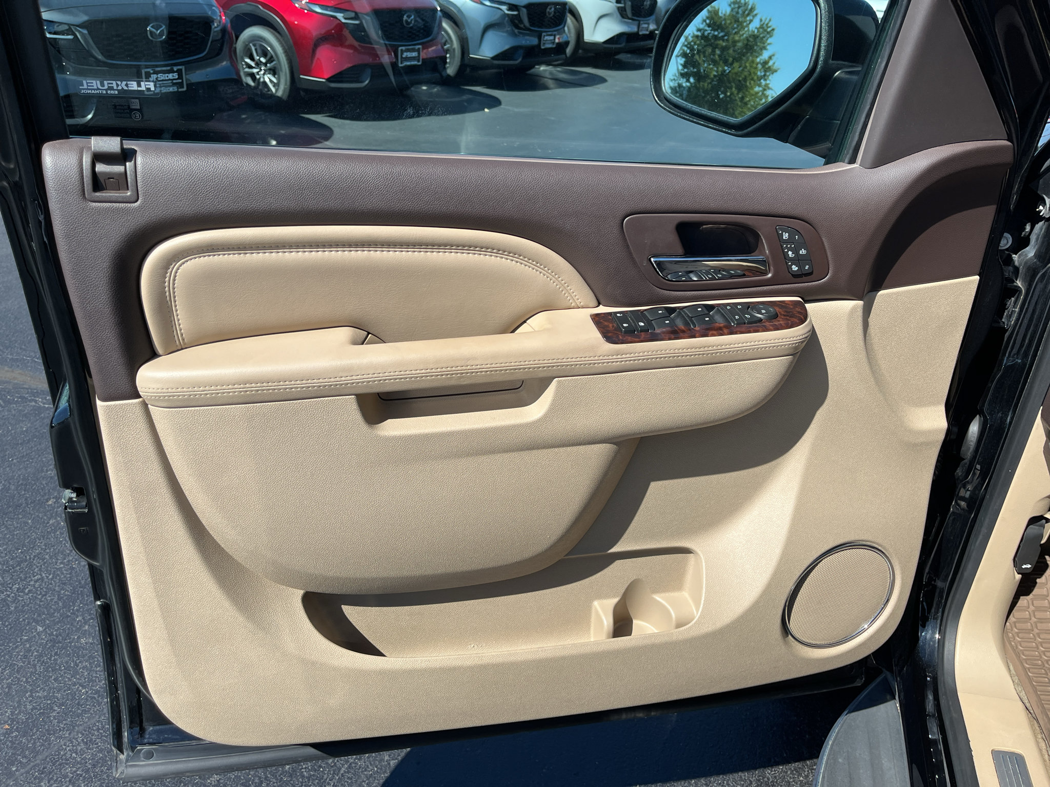 Used 2013 GMC Yukon XL Denali AWD/4WD image 12