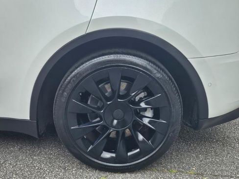 Used 2022 Tesla Model Y Long Range AWD/4WD image 19