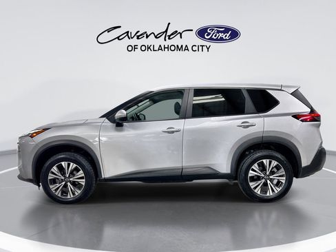Used 2022 Nissan Rogue SV image 5