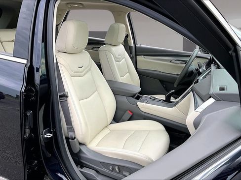 Used 2022 Cadillac XT5 Premium Luxury FWD image 7