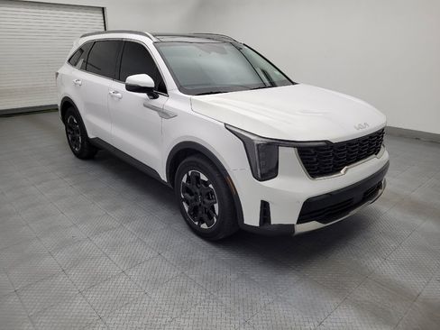 Used 2024 Kia Sorento S w/ Panoramic Sunroof Package FWD image 11