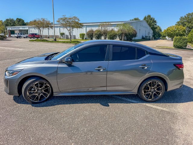 Used 2025 Nissan Sentra SR FWD image 6
