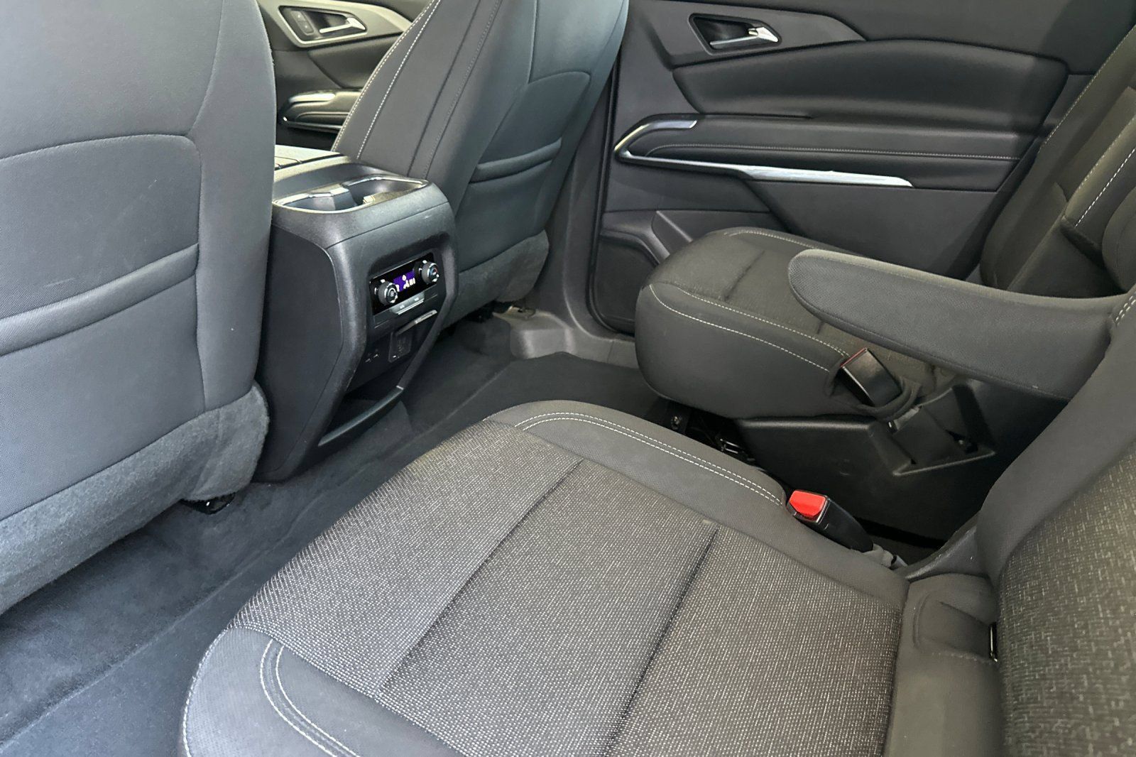 Used 2024 Chevrolet Traverse LT FWD image 14