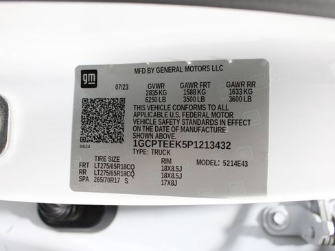 Used 2023 Chevrolet Colorado Trail Boss w/ Technology Package AWD/4WD image 32