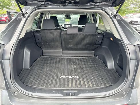 Used 2021 Toyota RAV4 LE AWD/4WD image 23
