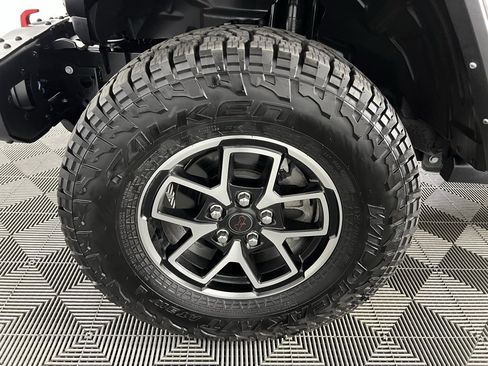 Used 2024 Jeep Gladiator Rubicon image 12
