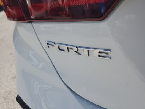 Used 2021 Kia Forte LXS FWD image 30