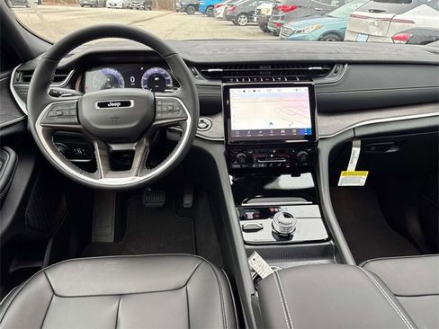 New 2025 Jeep Grand Cherokee Limited w/ Black Appearance Package image 8