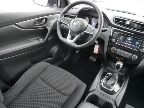 Certified 2022 Nissan Rogue Sport S image 9