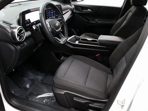 Certified 2025 Chevrolet Equinox LT w/ Safety and Technology Package image 10