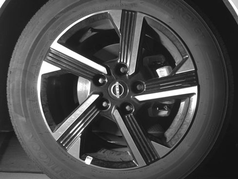 Used 2025 Nissan Sentra SV FWD image 13