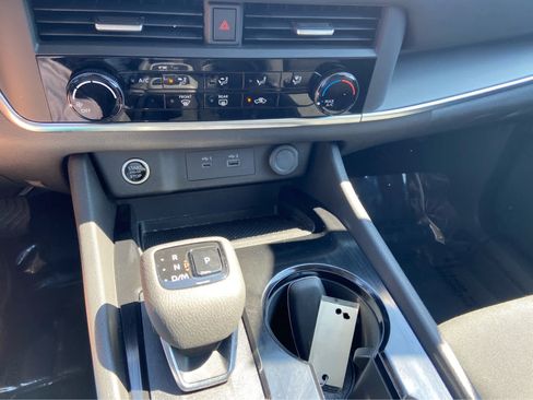 Used 2023 Nissan Rogue S AWD/4WD image 24
