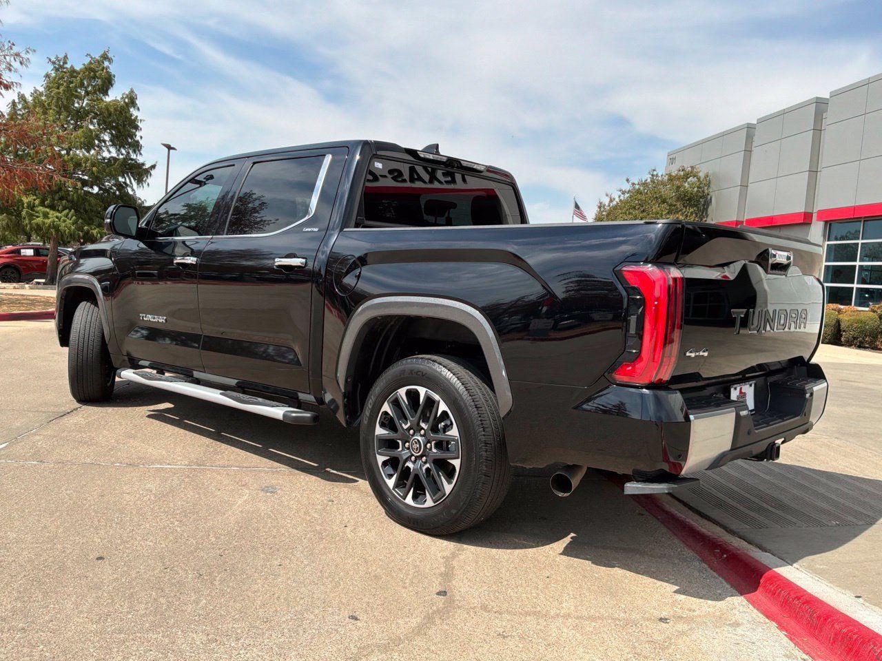 Used 2023 Toyota Tundra Limited AWD/4WD image 8