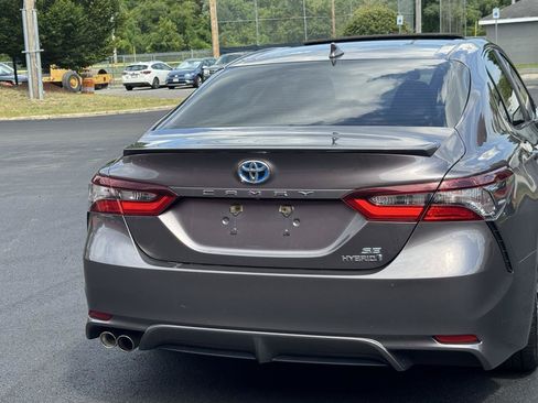 Used 2022 Toyota Camry SE w/ Cold Weather Package FWD image 25