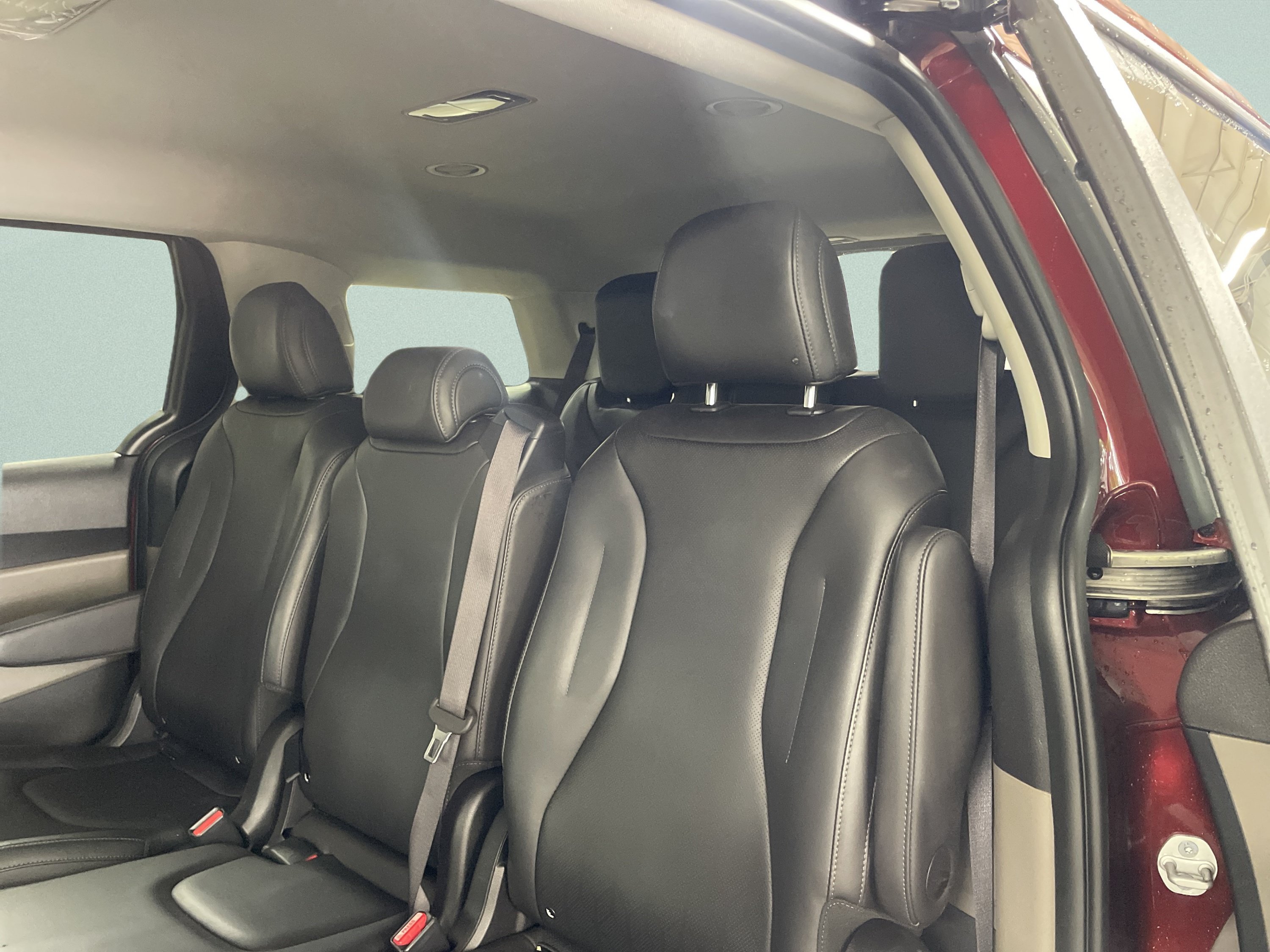 Used 2026 Kia Carnival FWD image 10