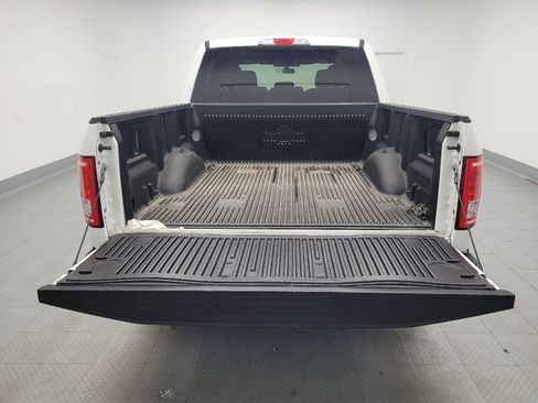 Used 2015 Ford F150 XLT image 29