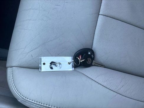 Used 2006 Cadillac DTS w/ Sun And Sound Package image 32