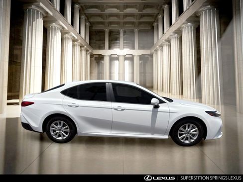 Used 2025 Toyota Camry LE FWD image 3