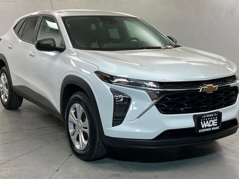 Used 2024 Chevrolet Trax LS FWD image 7