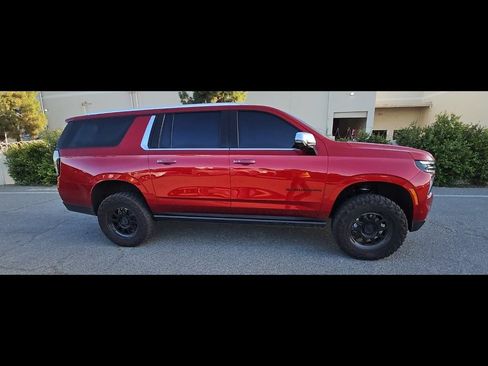Used 2025 Chevrolet Suburban Premier AWD/4WD image 10