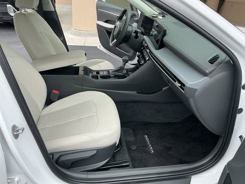 Certified 2025 Hyundai Sonata SE image 14