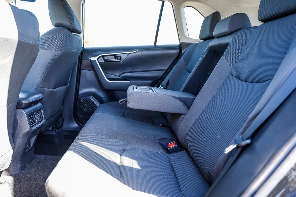 Used 2022 Toyota RAV4 LE AWD/4WD image 9