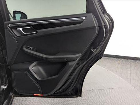 Used 2018 Porsche Macan Sport Edition image 21