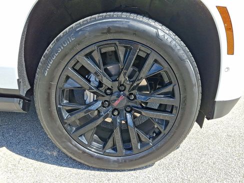 Used 2025 GMC Yukon Denali w/ Sun & Power Step Package AWD/4WD image 27