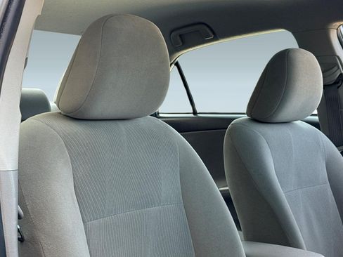 Used 2013 Toyota Corolla LE FWD image 29