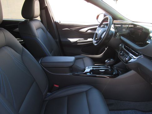 Used 2025 Buick Envista Sport Touring w/ Convenience I Package FWD image 8