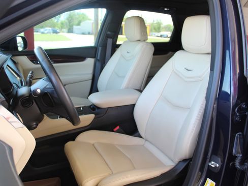 Used 2017 Cadillac XT5 Luxury w/ Driver Awareness Package image 42