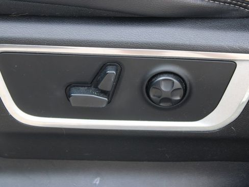 Used 2019 RAM 1500 Laramie w/ Sport Appearance Package AWD/4WD image 17