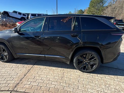 Used 2024 Jeep Wagoneer Launch Edition image 11