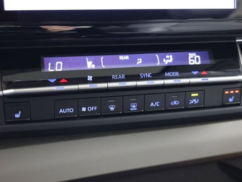 Used 2021 Toyota Sienna XLE image 30