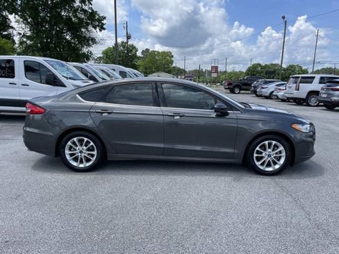 Used 2019 Ford Fusion SE FWD image 2