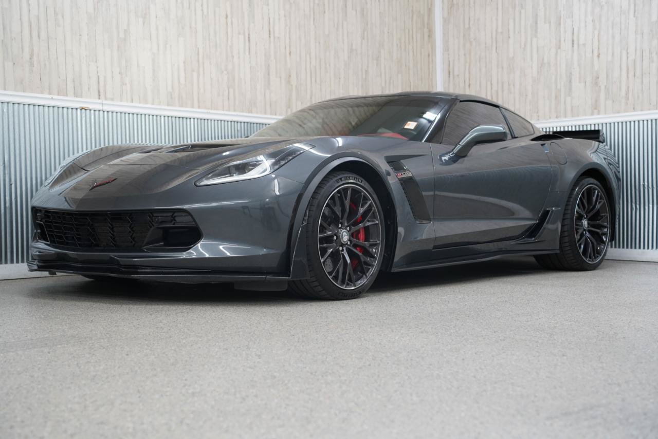 Used 2017 Chevrolet Corvette Z06 w/ Z07 Performance Package RWD image 4